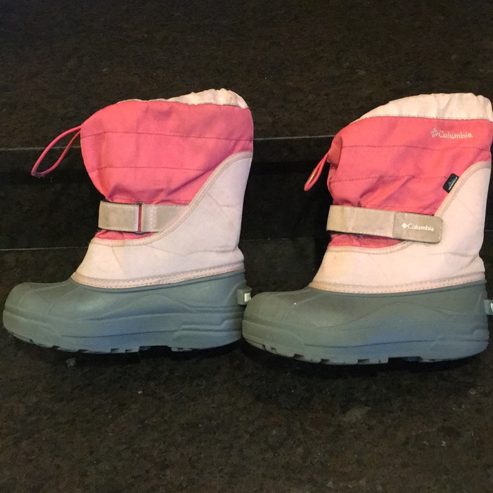 Girls Columbia boots